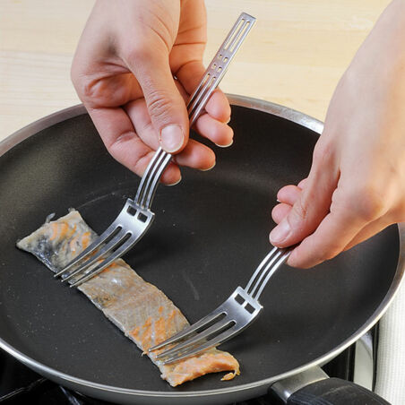 Ura-Maki mit krosser Lachshaut Ura-Maki mit krosser Lachshaut