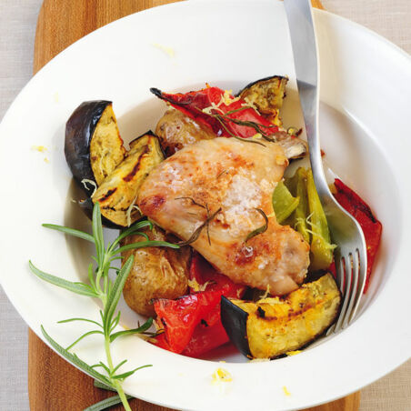 Mediterranes Gemüse mit Hähnchenflügeln Mediterranes Gemüse mit Hähnchenflügeln