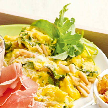 Parmesanrührei mit Rucola Parmesanrührei mit Rucola
