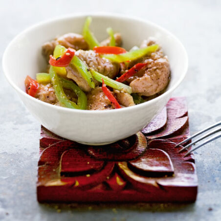 Schweinefleisch mit Paprikagemüse (Muh Pad Prik Ohn) Schweinefleisch mit Paprikagemüse (Muh Pad Prik Ohn)