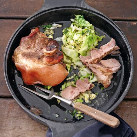 Schweineschäuferl mit Honigwein und Spitzkohl Schweineschäuferl mit Honigwein und Spitzkohl