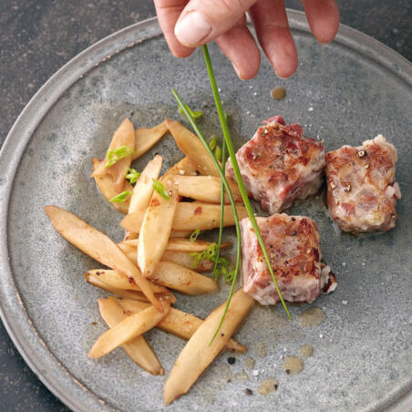 Schweinerüsselpralinen mit Schwarzwurzeln Schweinerüsselpralinen mit Schwarzwurzeln