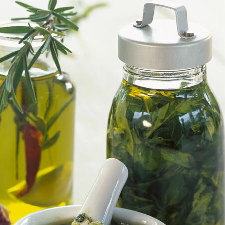 Basilikum in Öl Basilikum in Öl