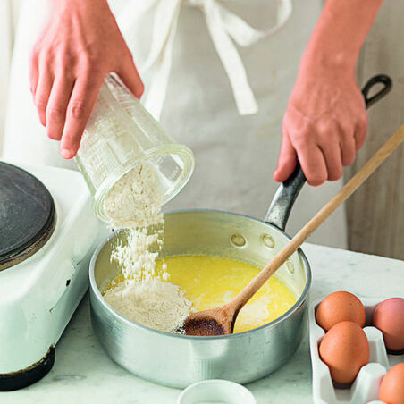 Brandteigwaffeln mit Beerengrütze Brandteigwaffeln mit Beerengrütze