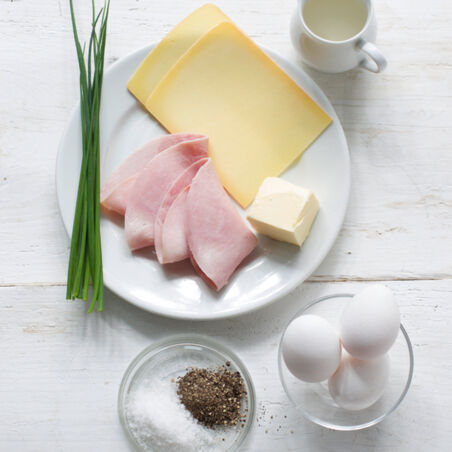 Omelett mit Käse und Schinken Omelett mit Käse und Schinken