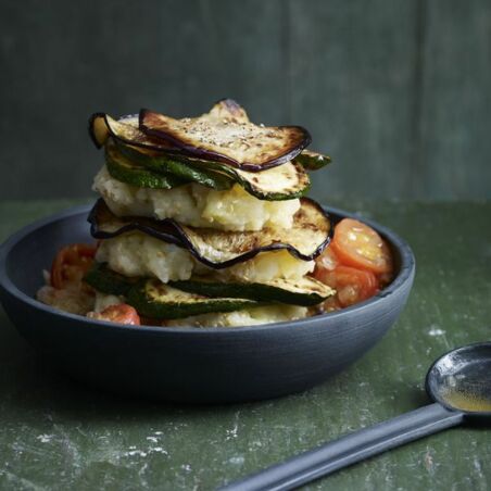 Gemüseturm mit Tomaten Gemüseturm mit Tomaten