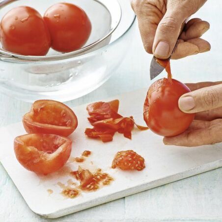 Tomaten-Tintenfisch-Suppe mit Rucola-Öl Tomaten-Tintenfisch-Suppe mit Rucola-Öl