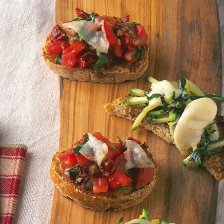 Tomaten-Sardellen-Crostini Tomaten-Sardellen-Crostini