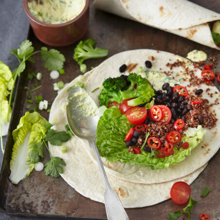 Burritos mit Quinoa und Salsa Burritos mit Quinoa und Salsa