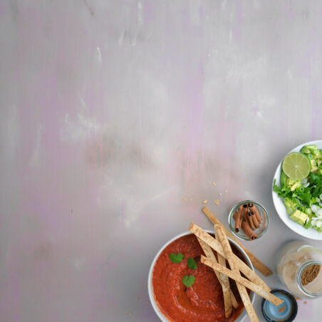 Tex-Mex-Suppe mit Tortillastreifen Tex-Mex-Suppe mit Tortillastreifen