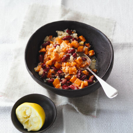 Süßkartoffelsalat mit Quinoa und Bohnen