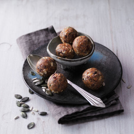 Energiekugeln mit Datteln und Mandeln Energiekugeln mit Datteln und Mandeln