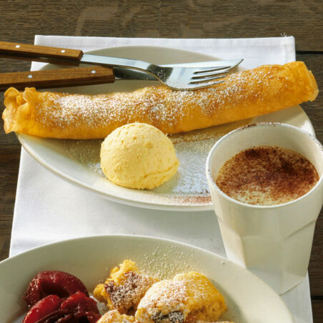 Palatschinken mit Vanilleeis Palatschinken mit Vanilleeis