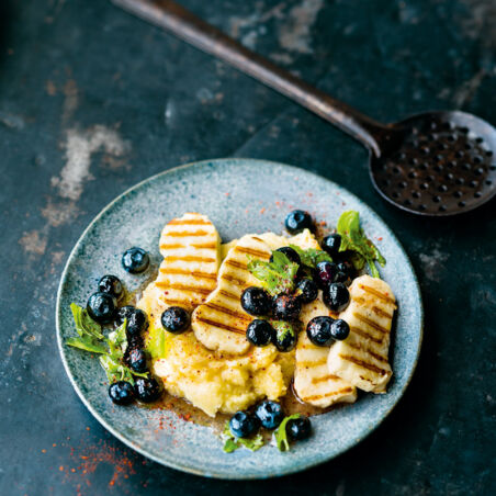 Gebratener Halloumi mit Polenta Gebratener Halloumi mit Polenta