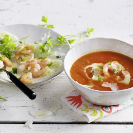 Tomaten-Papaya-Suppe mit Garnelen Tomaten-Papaya-Suppe mit Garnelen