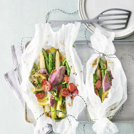 Spargelpäckchen mit Rotbarbe Spargelpäckchen mit Rotbarbe