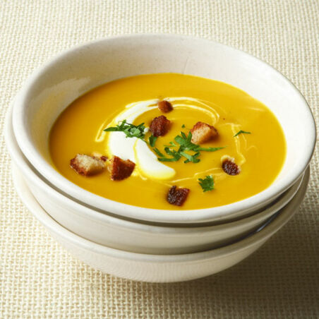 Kürbiscremesuppe mit Kräutercroûtons Kürbiscremesuppe mit Kräutercroûtons