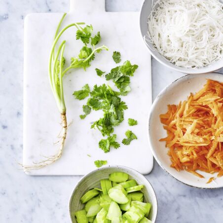 Salatrollen mit Schwein und Garnele Salatrollen mit Schwein und Garnele