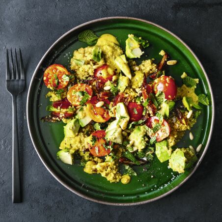 Quinoa mit Avocado und Datteln Quinoa mit Avocado und Datteln