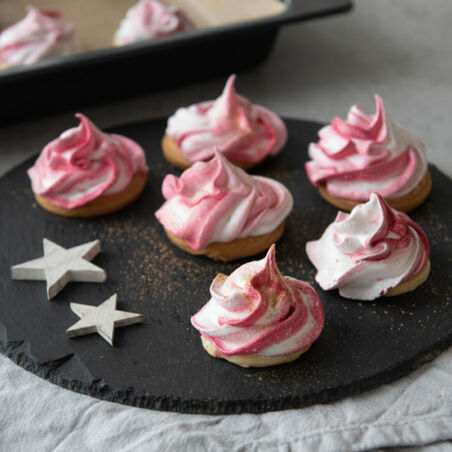 Feenküsse - Rosa Baiserhauben mit Toffifee-Füllung Feenküsse mit Toffifee-Füllung