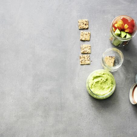 Spinathummus mit Gemüsesticks Spinathummus mit Gemüsesticks