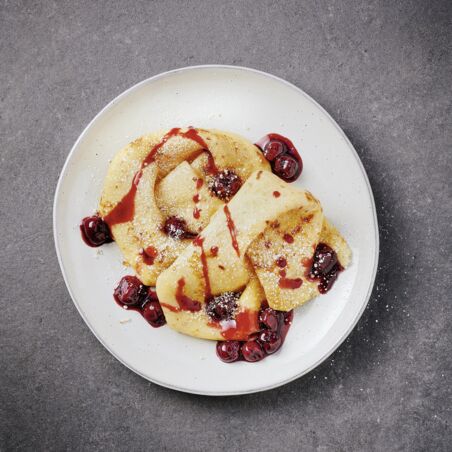 Haselnusscrepe mit Kirschen Haselnusscrepe mit Kirschen