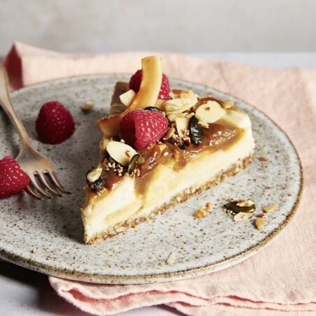 Cashewtorte mit Salz-Karamellsauce Cashewtorte mit Salz-Karamellsauce