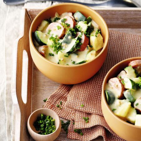 Kartoffel-Zucchini-Eintopf mit Würstchen Kartoffel-Zucchini-Eintopf mit Würstchen