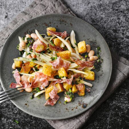 Bohnen-Brot-Salat mit Fenchel Bohnen-Brot-Salat mit Fenchel