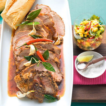 Kreolischer Schweinenackenbraten mit Mango-Salsa Kreolischer Schweinenackenbraten mit Mango-Salsa