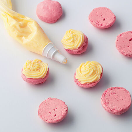 Macarons mit Rosencreme Macarons mit Rosencreme