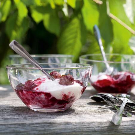Sauerkirschkonfitüre mit ganzen Früchten Sauerkirschkonfitüre mit ganzen Früchten