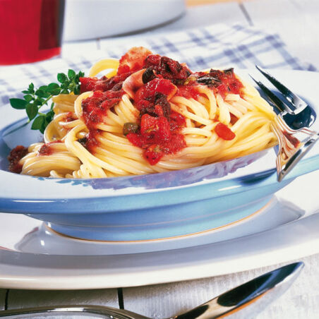 Spaghetti in Tomaten-Sardellen-Sauce