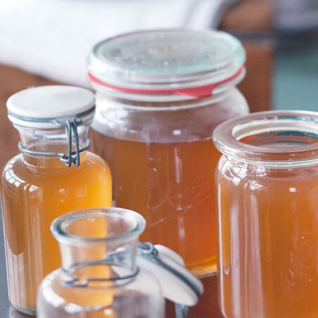 Hühnerbrühe Hühnerbrühe