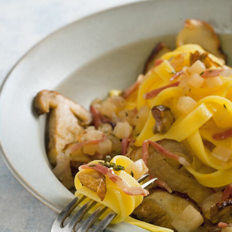 Tagliatelle mit Steinpilzen, Speck und Birnen Tagliatelle mit Steinpilzen, Speck und Birnen