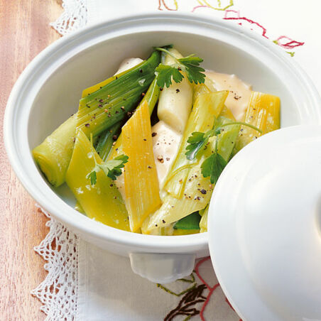 Porree mit Käse-Hollandaise Porree mit Käse-Hollandaise