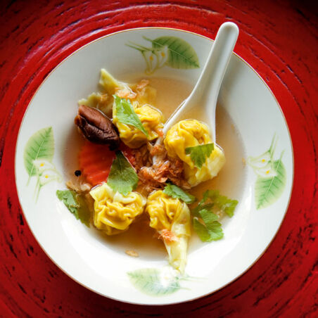 Suppe mit gefüllten Teigtaschen (Soup Giauw) Suppe mit gefüllten Teigtaschen (Soup Giauw)