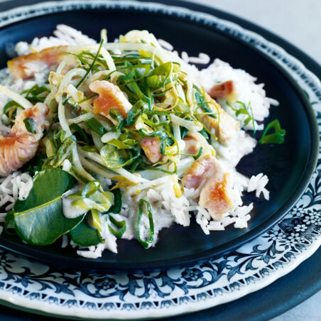 Putengeschnetzeltes mit Kokos und Limettenblättern Putengeschnetzeltes mit Kokos und Limettenblättern