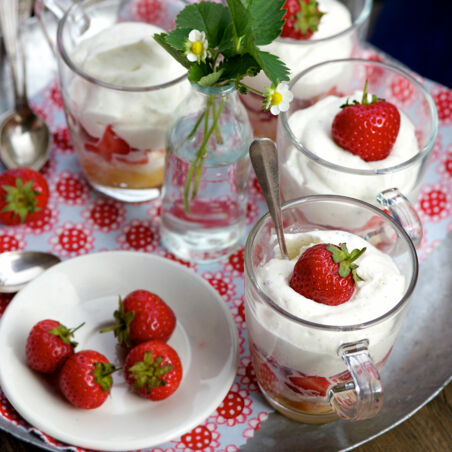 Erdbeer-Trifle im Glas Erdbeer-Trifle im Glas
