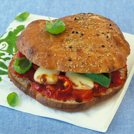 Gefülltes Pizza-Fladenbrot Gefülltes Pizza-Fladenbrot