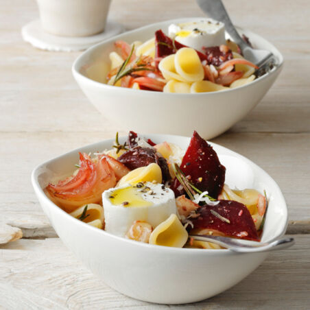 Rote-Bete-Pasta mit Nüssen Rote-Bete-Pasta mit Nüssen