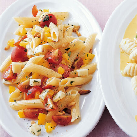 Pennesalat mit Paprika Pennesalat mit Paprika