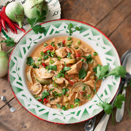 Rotes Thai-Curry mit Hähnchen Rotes Thai-Curry mit Hähnchen