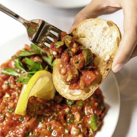 SCHARFE PASTE MIT TOMATEN UND PAPRIKA SCHARFE PASTE MIT TOMATEN UND PAPRIKA