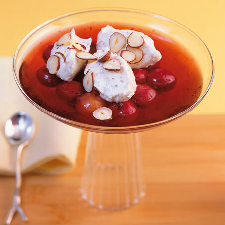 Kirschkaltschale mit Quarknocken Kirschkaltschale mit Quarknocken