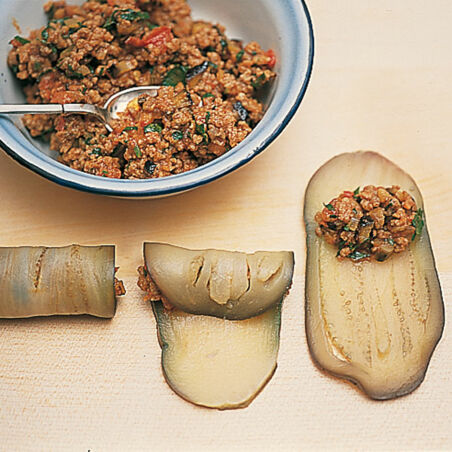 Auberginenröllchen mit Hackfleischfüllung Auberginenröllchen mit Hackfleischfüllung