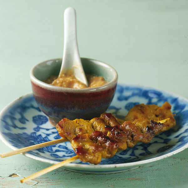 Saté-Spießchen mit Erdnuss-Sauce Rezept | Küchengötter Saté-Spießchen mit Erdnuss-Sauce Rezept | Küchengötter