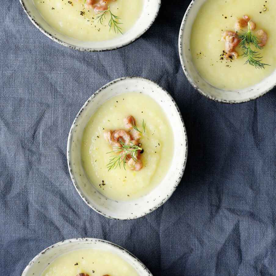 Topinambur-Apfel-Suppe mit Krabben Rezept | Küchengötter Topinambur-Apfel-Suppe mit Krabben Rezept | Küchengötter