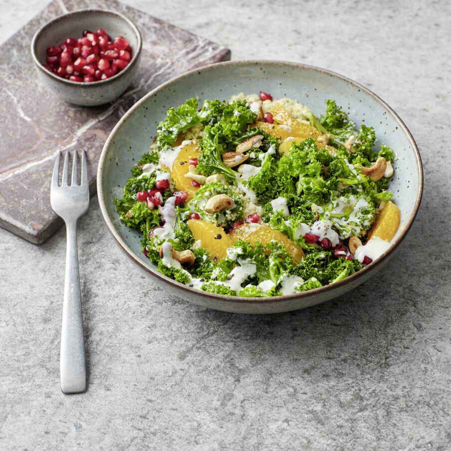 Grünkohl-Orangen-Bowl mit Couscous Rezept | Küchengötter Grünkohl-Orangen-Bowl mit Couscous Rezept | Küchengötter