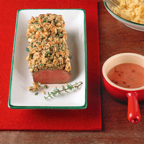 Hirschrücken mit Kräuter-Senf-Kruste Rezept | Küchengötter Hirschrücken mit Kräuter-Senf-Kruste Rezept | Küchengötter